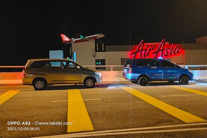 Private Airport Transfer - The pickup setting: a shopping mall you can use as a waiting base