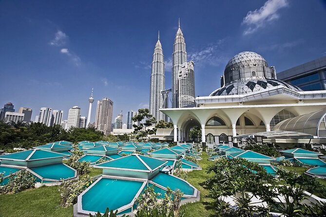 Private FullDay Tour includes Petronas Twin Towers & Batu Caves - Masjid Negara, National Monument, and Istana Negara: big meanings, short stops