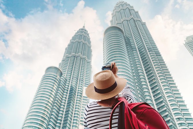 Private Guided Kuala Lumpur Day Trip With Lunch - Batu Caves: free entry, steep steps, and serious temple energy