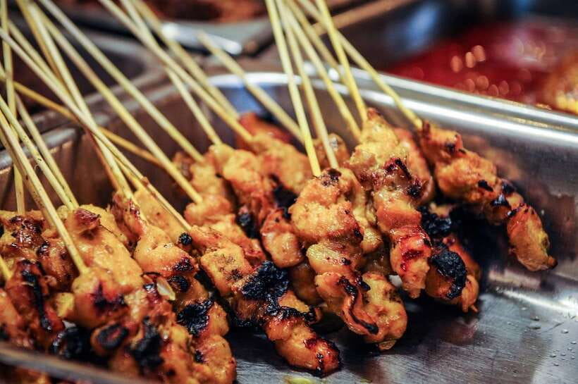 Private Half Day Penang Tasty Local Street Food Tour - Savory tastings: fritters, lobak, noodles, and seafood snacks