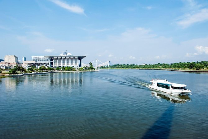 Private Half-Day Putrajaya Tour with Lake Cruise from Kuala Lumpur - Stop 1: Putra Mosque, rose domes and quick photos done right
