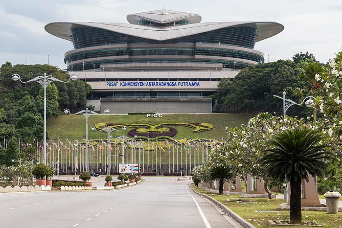Private Half-Day Putrajaya Tour with Lake Cruise from Kuala Lumpur - Stop 3: Taman Warisan Agricultural Heritage Park and the rubber tapping demo