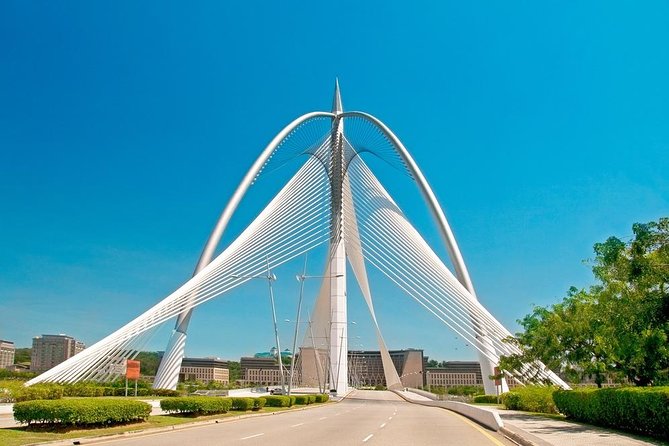 Private Half-Day Putrajaya Tour with Lake Cruise from Kuala Lumpur - The Putrajaya Lake cruise, where the city actually cools down