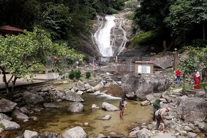 Private Kanching Waterfalls with Batu Caves & Ramayana Caves Tour - Ramayana Cave: A Lit Cave Full of Color and Story