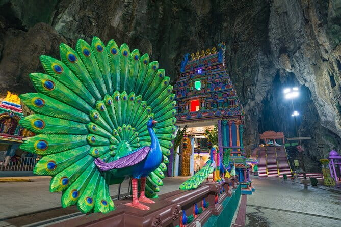 Private Kuala Lumpur City Tour : Petronas Twin Tower & Batu Caves - National Mosque, National Monument, and Istana Negara: Symbols You Can Read