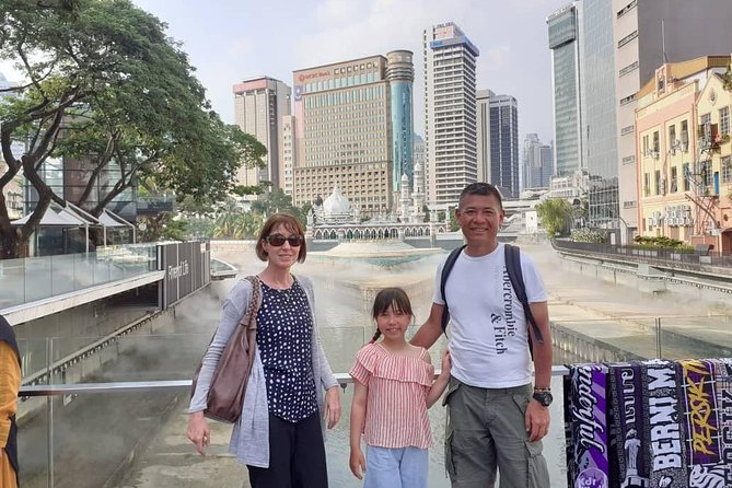 Private Layover Tour from Airport : Best of Kuala Lumpur - Petronas Twin Towers photo time, and the skybridge reality