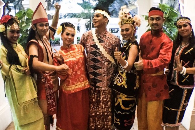 Private Night Tour: Petronas Twin Tower And Shopping - Your Guide and Pace: What Private Really Means Here