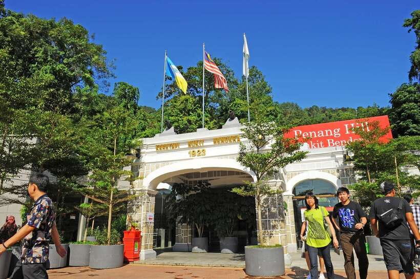 Private Penang City Tour with Kek Lok Si Temple - Via Radicosa, 42: One More Stop for Street-Level Sightseeing