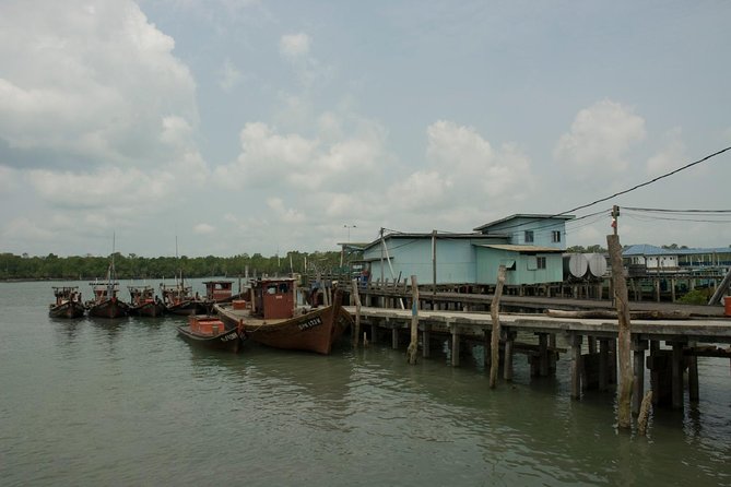 Private Tour: Crab Island Sightseeing Boat Ride and Seafood Lunch - KL photo stops: Selangor King Palace, the Blue Mosque, and Thean Hou Temple