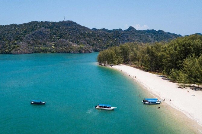 Private Tour to Langkawi Cable Car & Tanjung Rhu Beach - Tanjung Rhu Beach: clean water, powder sand, and space to breathe