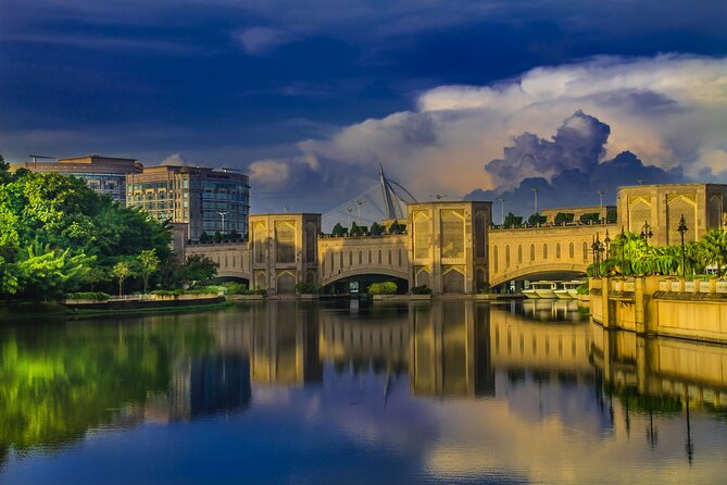 Putrajaya City Tour From Kuala Lumpur - Seri Wawasan Bridge: the futuristic start that sets the tone