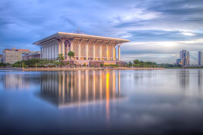 Putrajaya City Tour with Batu Caves & Sight Seeing Cruise - Putrajaya Convention Centre: Spaceship-Inspired Architecture on the Lake Edge