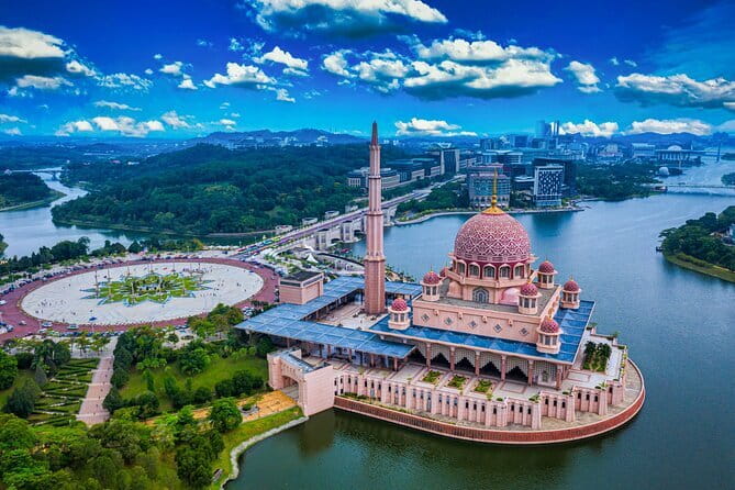 Putrajaya Tour From Kuala Lumpur Includes Batu Caves - Key things that make this tour work