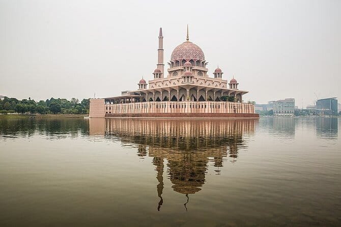 Putrajaya Tour From Kuala Lumpur Includes Batu Caves - Putrajaya Lake and the optional cruise: where to decide