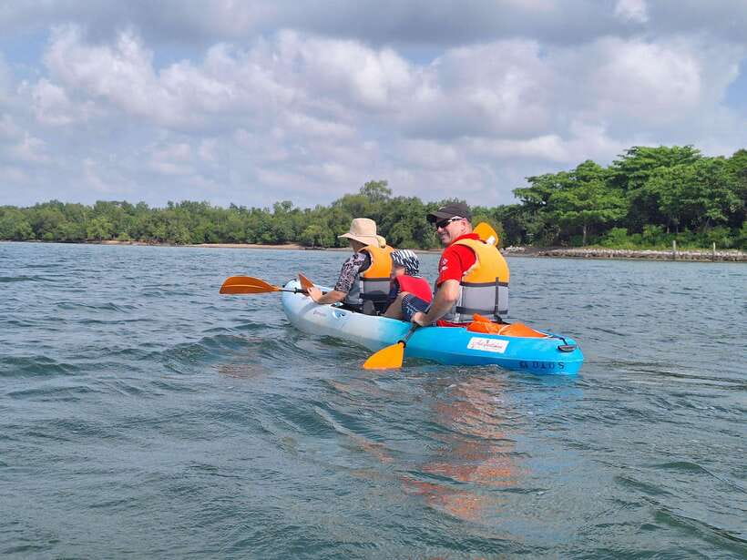Round Ketam Kayaking at Pulau Ubin - Meeting at the green and white shophouse, then easing into the paddle