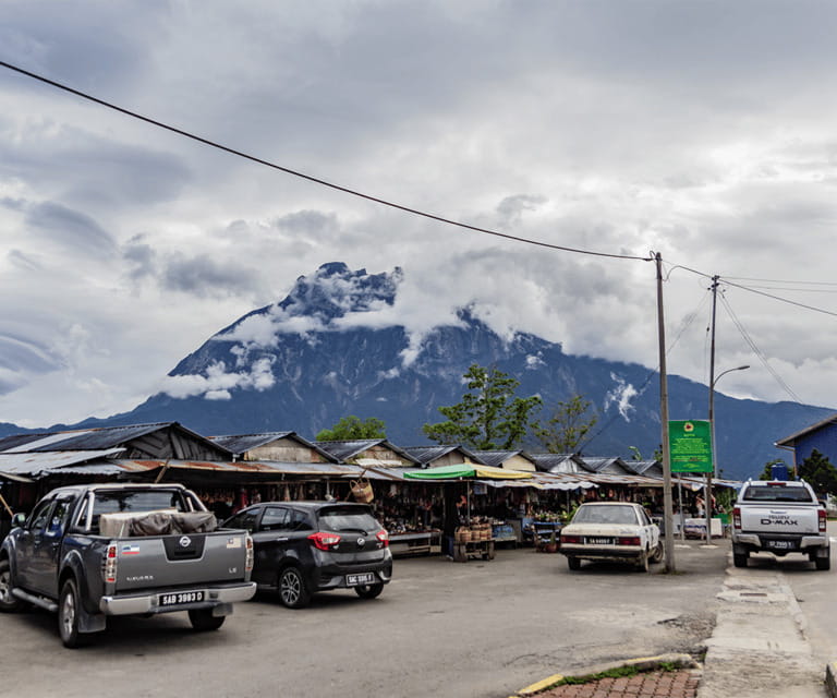 Sabah: Kota Kinabalu Park and Hot Spring Day Trip - Pekan Nabalu Weekly Market: snacks and small shopping in plain sight