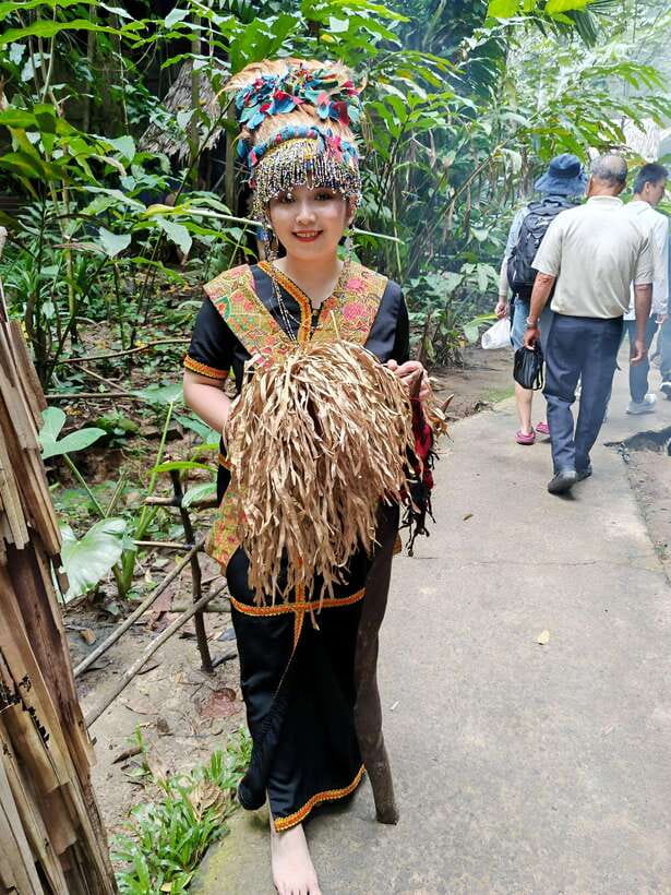 Sabah: Mari-Mari Cultural Village Visit + Lunch + transfer - Traditional Dances at 12:15 and 3:00: Why the Timing Feels Right