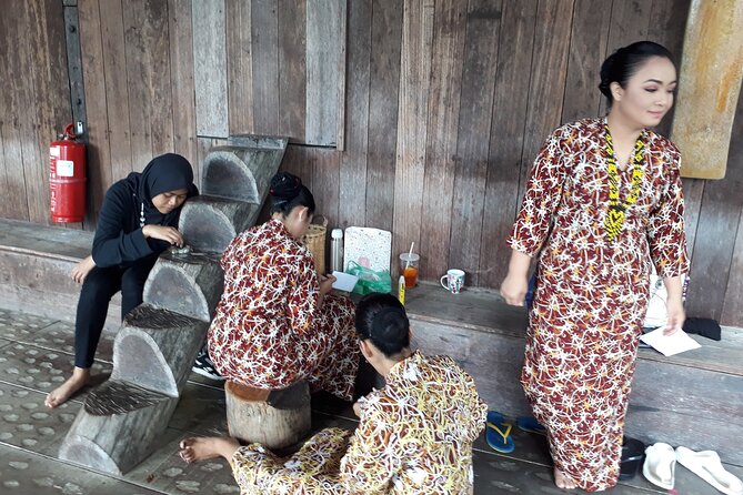 Semenggoh Orangutan Center & Sarawak Cultural Village - The guide factor: when explanations turn a visit into a story