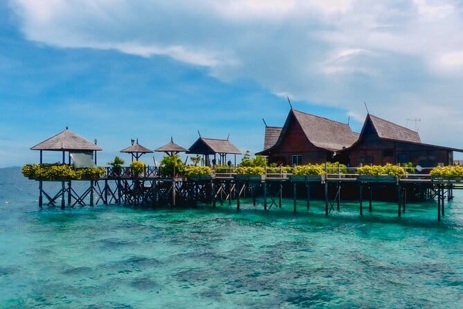Semporna Hike Bohey 3 Island Snorkel Dive Tour and Lunch - Guides and support: the detail work that makes the day easier