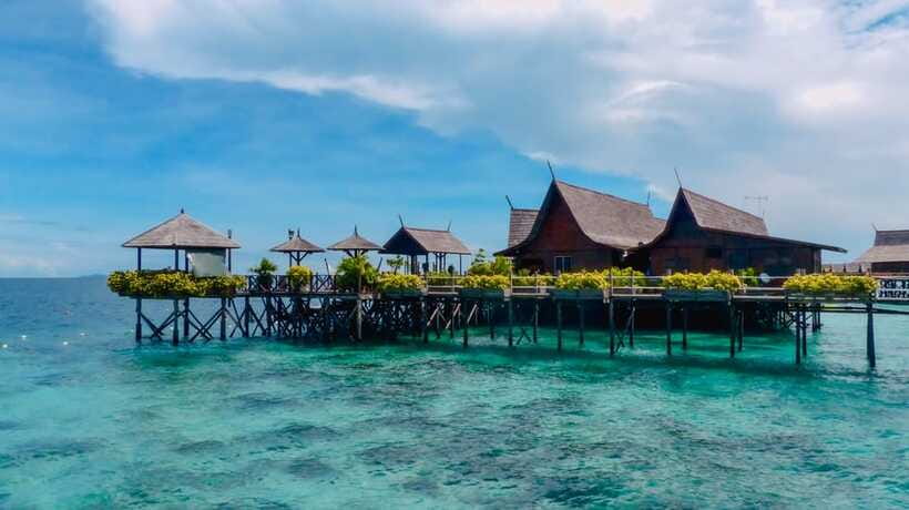 Semporna: Mabul and Kapalai Trip in Snorkel or Dive & Lunch - Kapalai transfer and the “blue water” snorkel experience