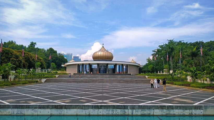 The Great Kuala Lumpur Tour with KL Tower Ticket & Lunch - Lunch at Nasi Kandar Pelita: included, practical, and worth managing expectations