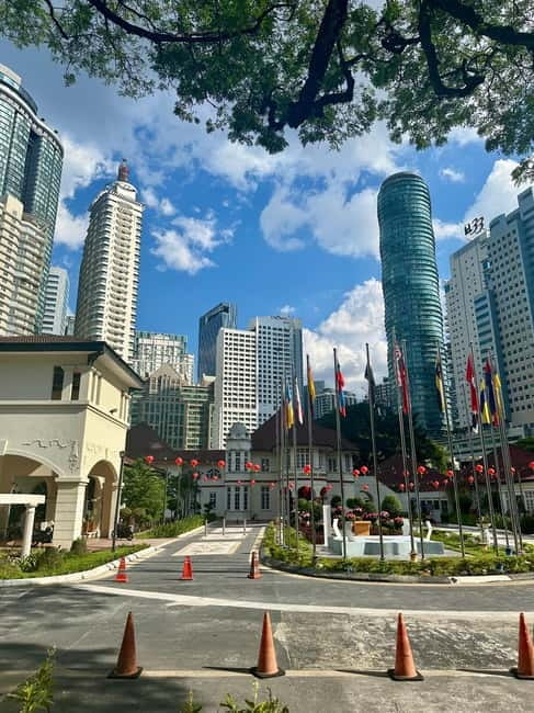 Walk & Discover KL’s Architectural and Heritage Gems - Break time, shopping time, and why the pace matters